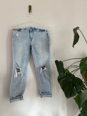 💖3 for $25 bundle💖 Studio Blue Light Wash Distressed Women's Jeans